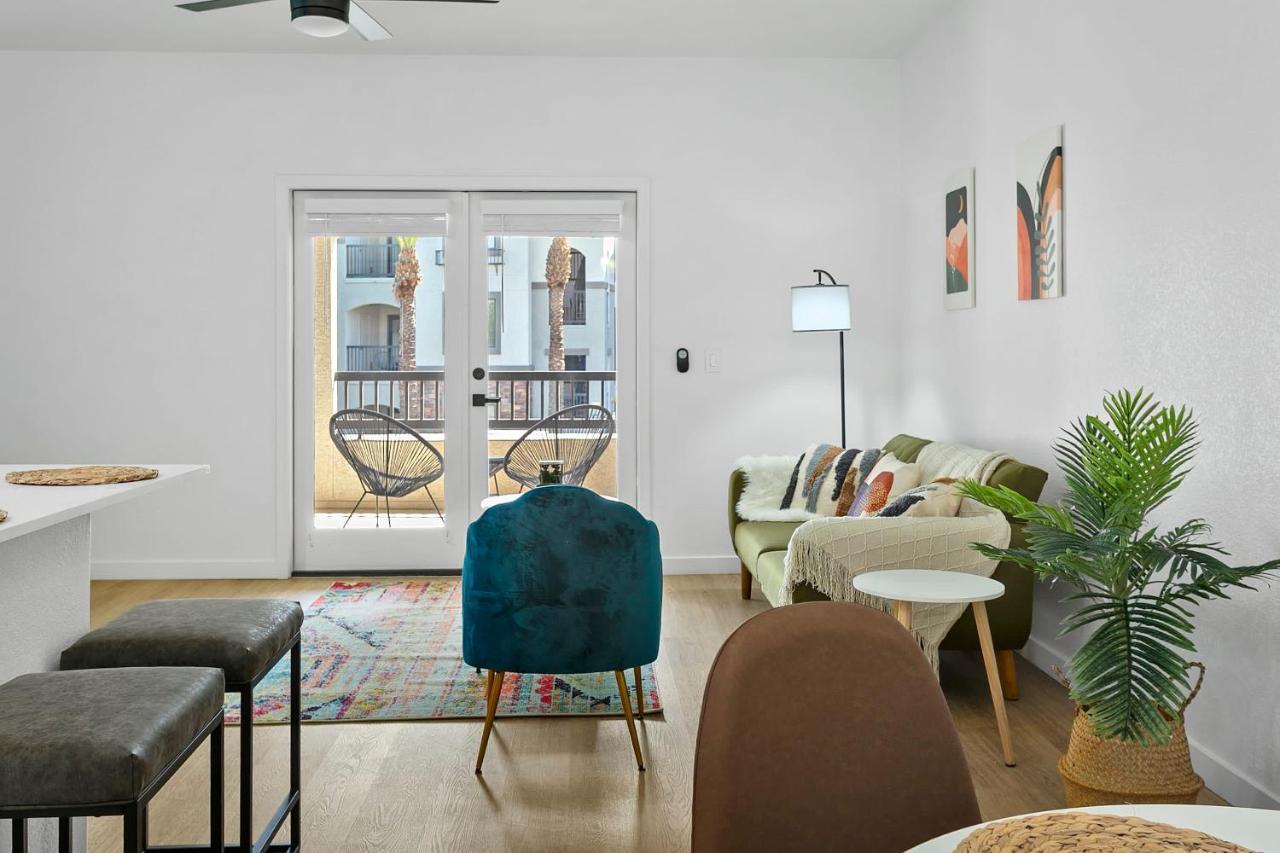 Apartment Cozysuites By The Stadium With Pool 03