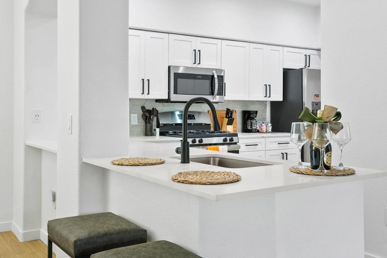Cozysuites By The Stadium With Pool 03