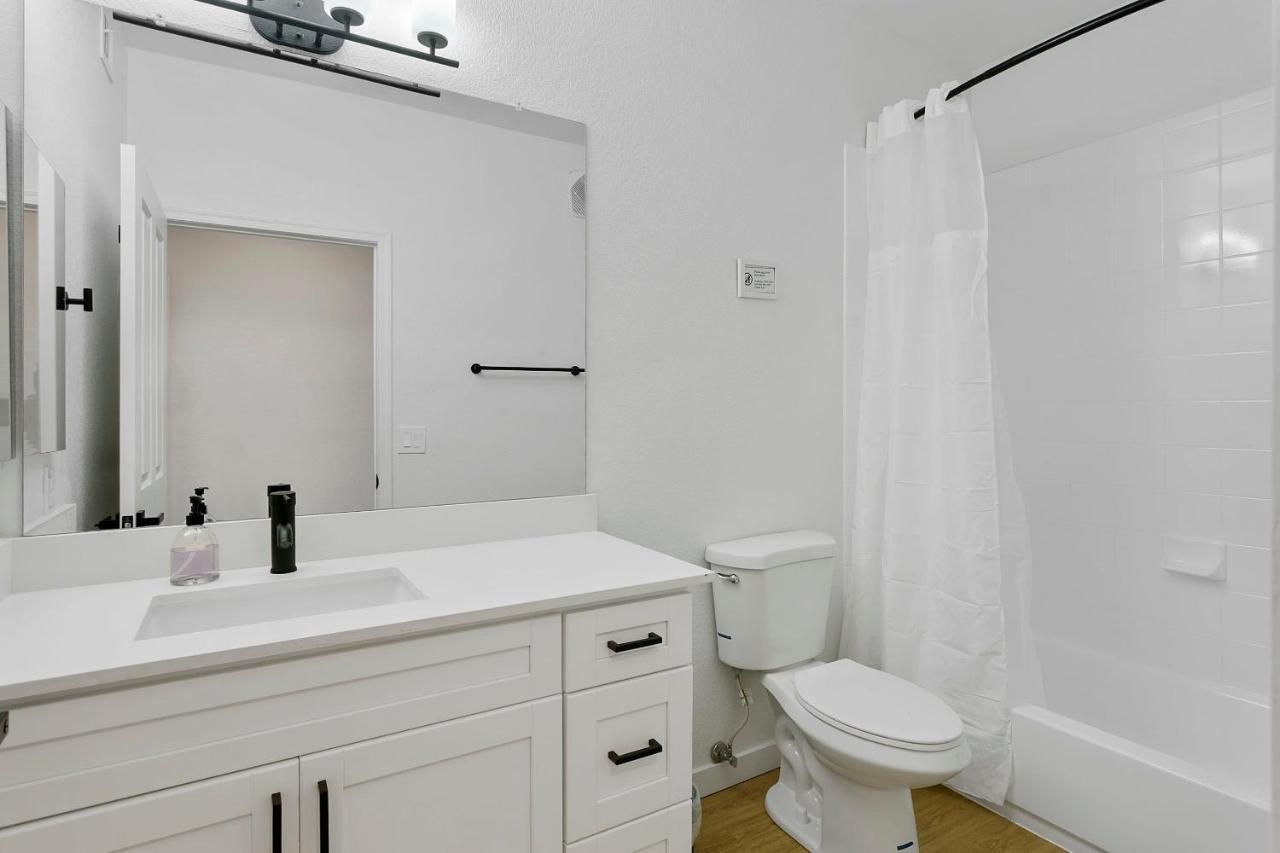 Apartment Cozysuites By The Stadium With Pool 03